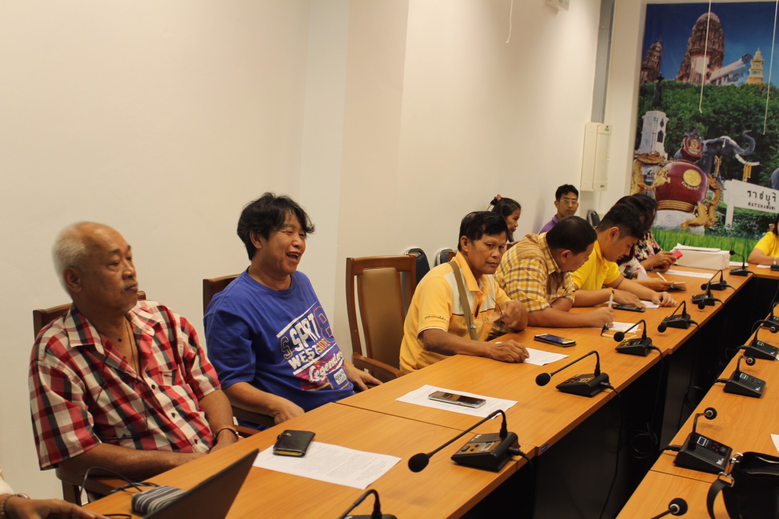 ราชบุรี “ประชุม ผู้ผลิต ผู้ประกอบการ OTOP ที่จะเข้าร่วมแสดงและจำหน่ายสินค้า ในงาน ศิลปาชีพ ประทีปไทย OTOP ก้าวไกล ด้วยพระบารมี”