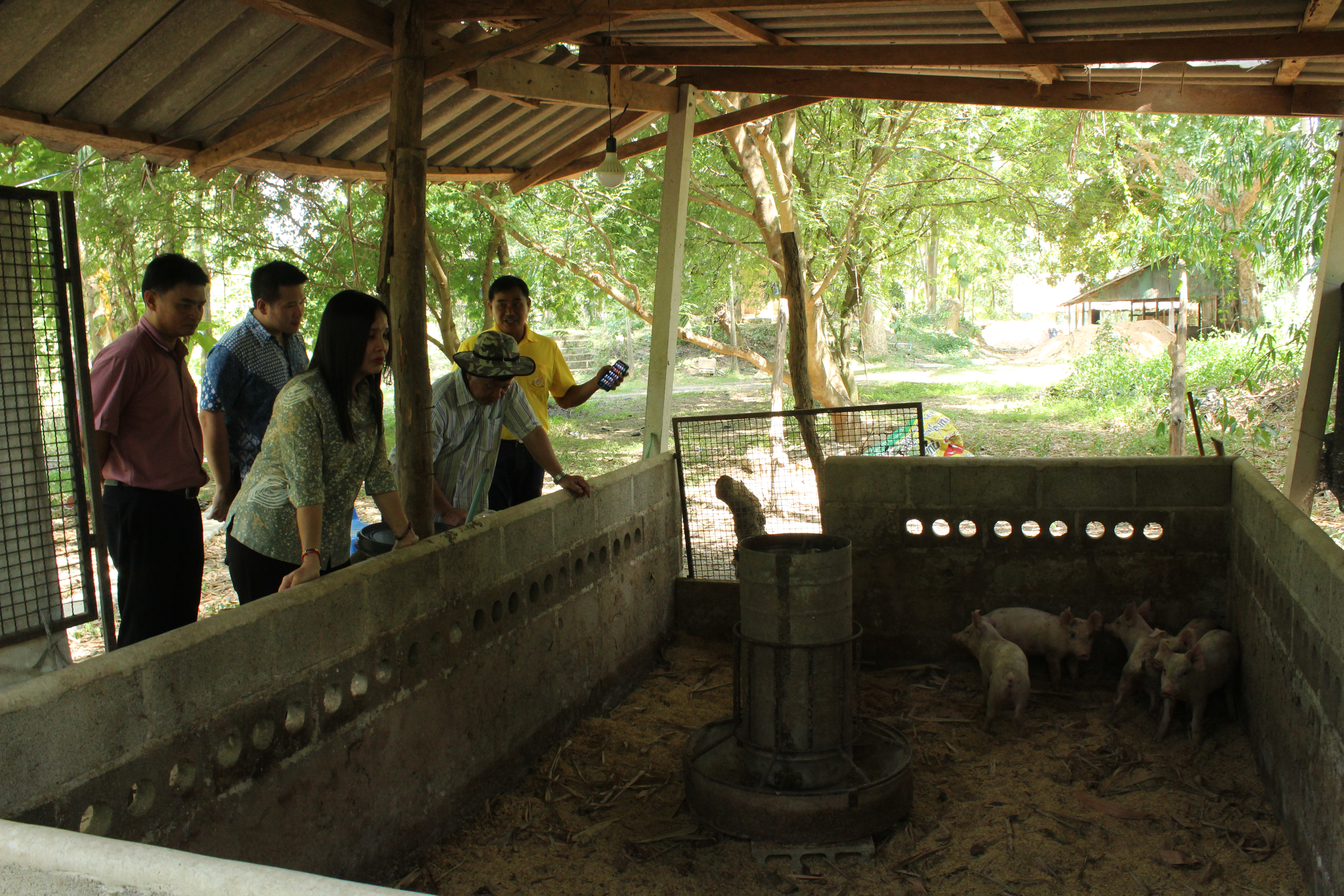 ราชบุรี “ผู้ตรวจราชการกรมการพัฒนาชุมชน ติดตามการดำเนินโครงการจัดตั้งโรงเรียนเศรษฐกิจพอเพียง บ้านเหล่ามะละกอ””