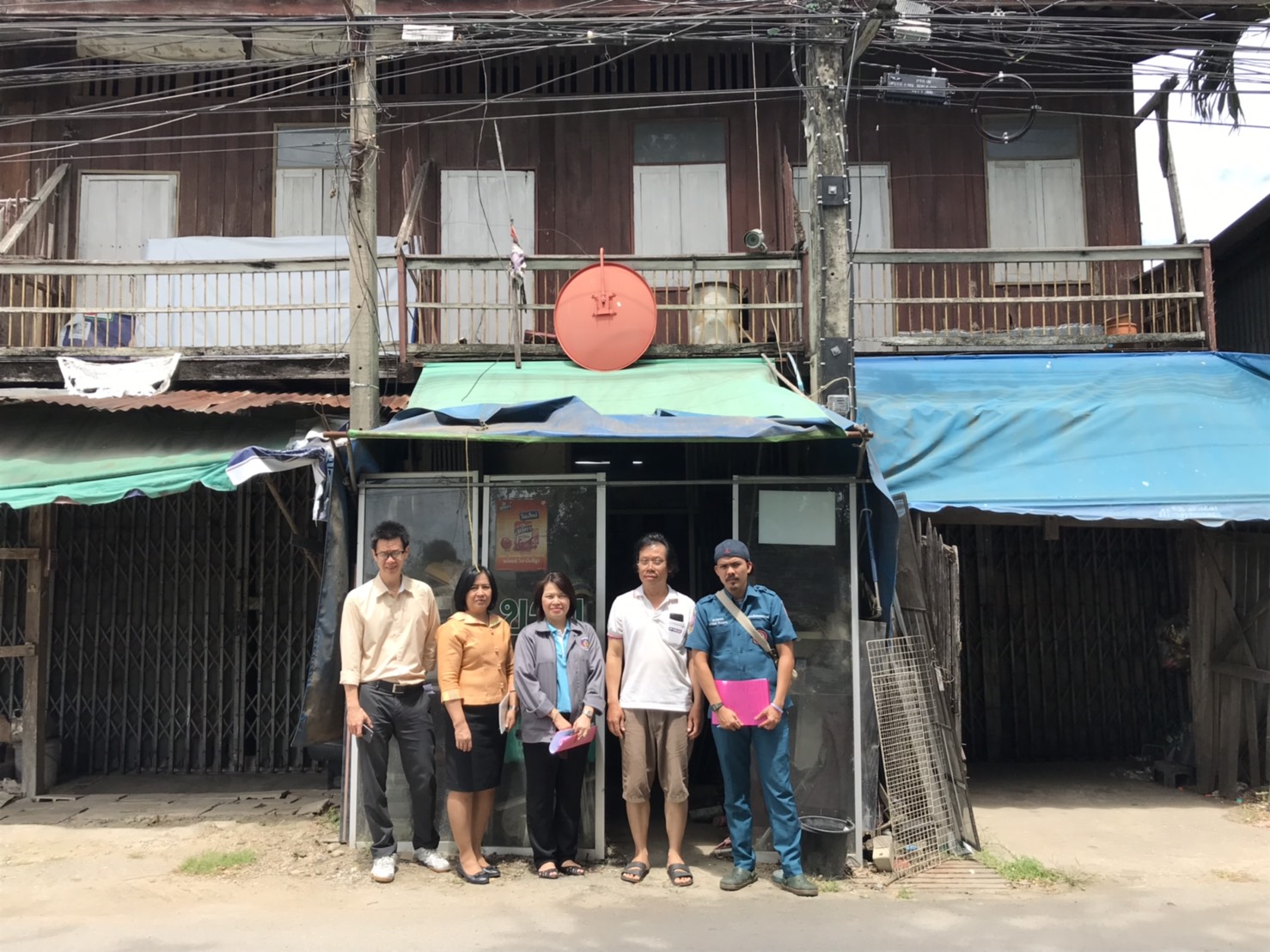 ราชบุรี “ลงพื้นที่จัดเก็บข้อมูลประกอบการพิจารณาสนับสนุนอุปกรณ์การประกอบอาชีพของครัวเรือนเป้าหมาย”