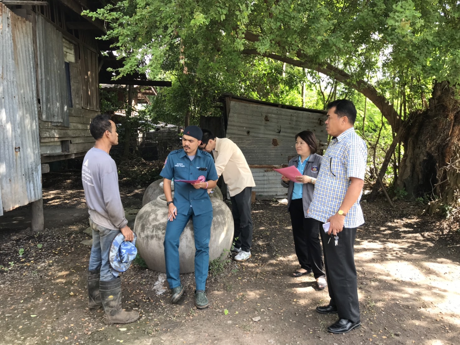 ราชบุรี “ลงพื้นที่จัดเก็บข้อมูลประกอบการพิจารณาสนับสนุนอุปกรณ์การประกอบอาชีพของครัวเรือนเป้าหมาย”