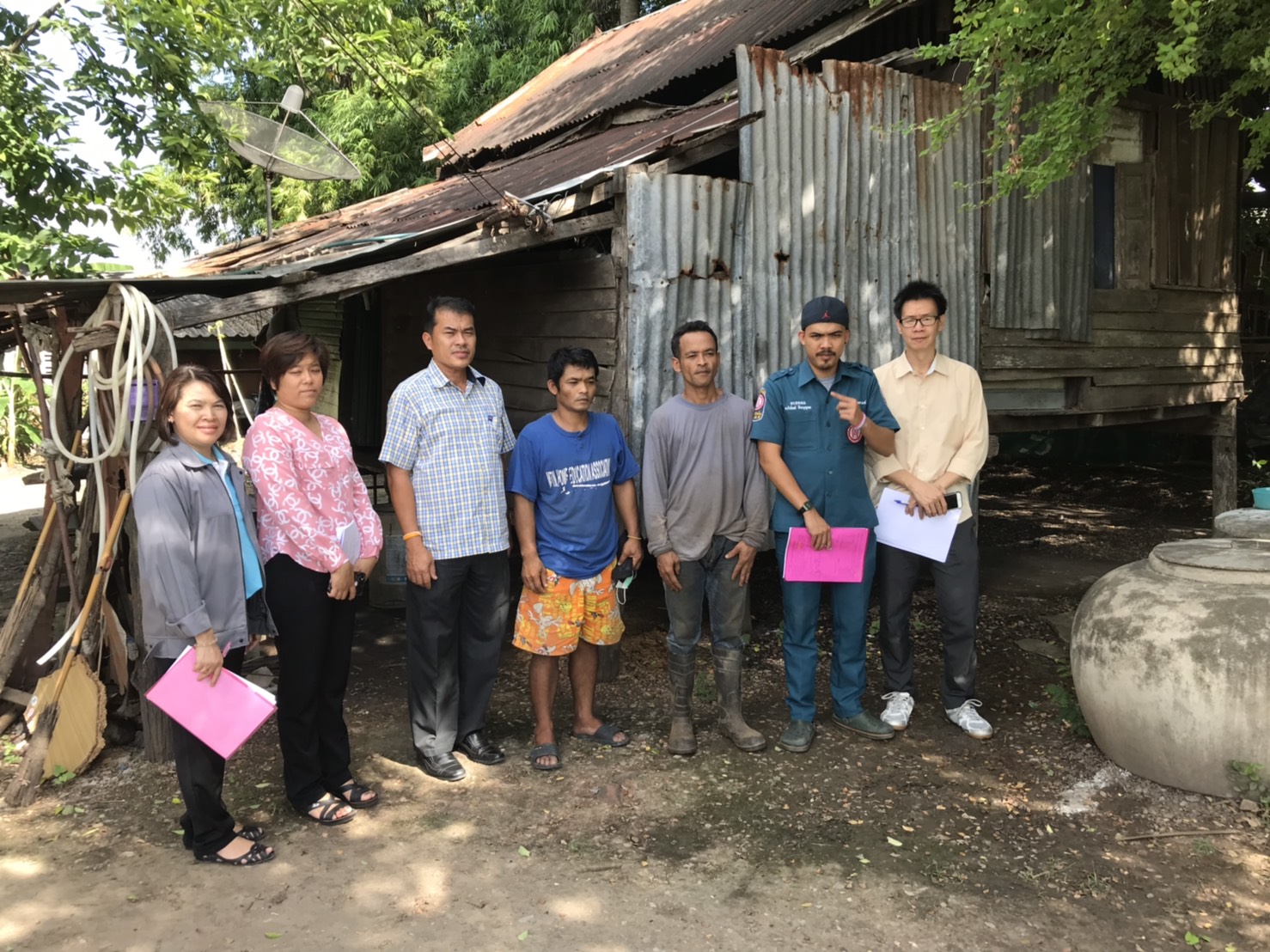 ราชบุรี “ลงพื้นที่จัดเก็บข้อมูลประกอบการพิจารณาสนับสนุนอุปกรณ์การประกอบอาชีพของครัวเรือนเป้าหมาย”