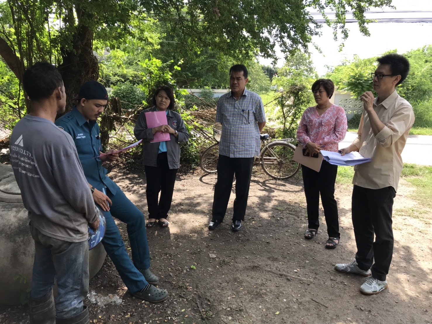 ราชบุรี “ลงพื้นที่จัดเก็บข้อมูลประกอบการพิจารณาสนับสนุนอุปกรณ์การประกอบอาชีพของครัวเรือนเป้าหมาย”