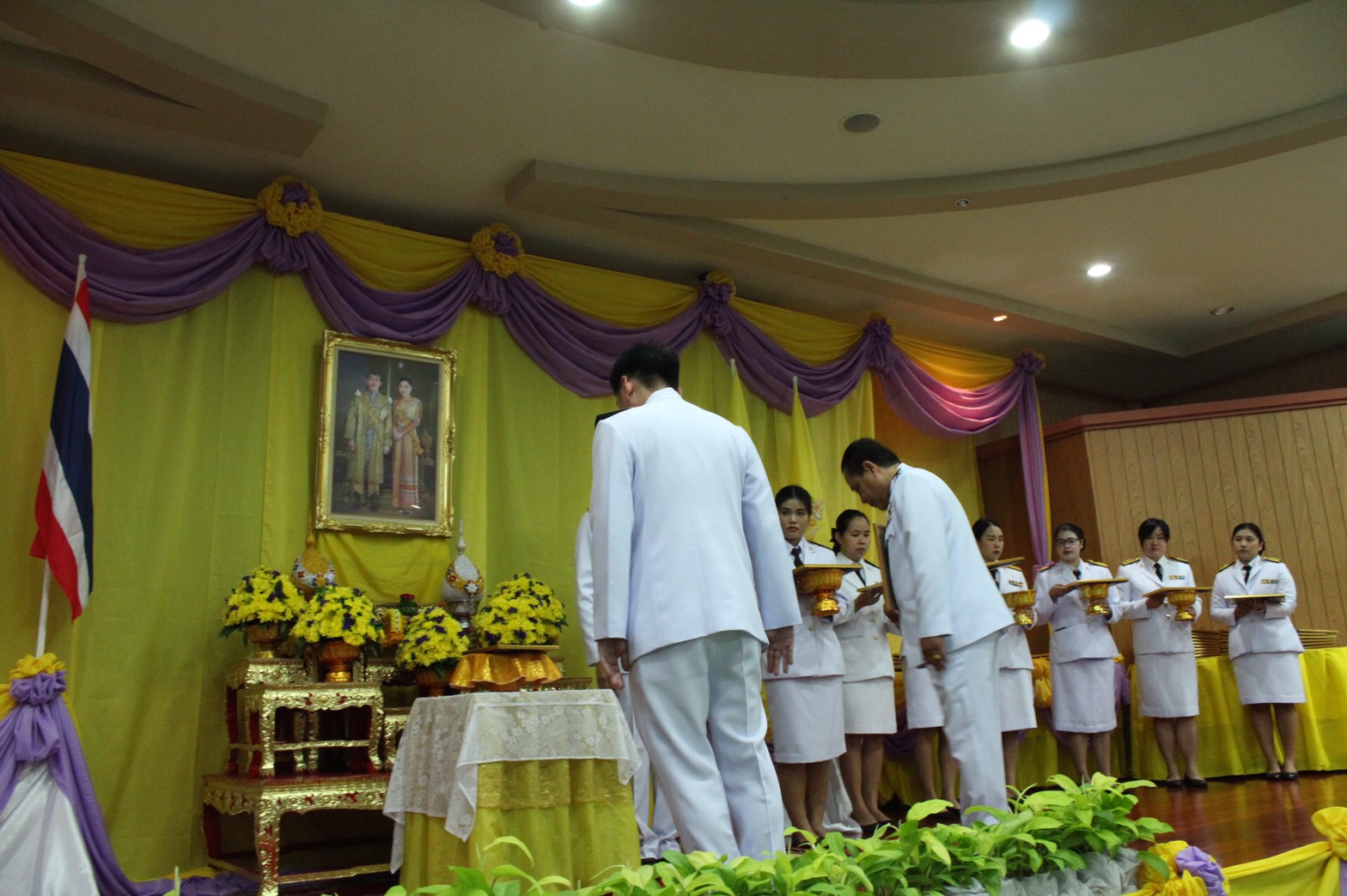 การจัดพิธีรับพระราชทานพระบรมฉายาลักษณ์ พระบาทสมเด็จพระเจ้าอยู่หัว และสมเด็จพระนางเจ้าฯ พระบรมราชินี ในส่วนภูมิภาคและองค์กรปกครองส่วนท้องถิ่น