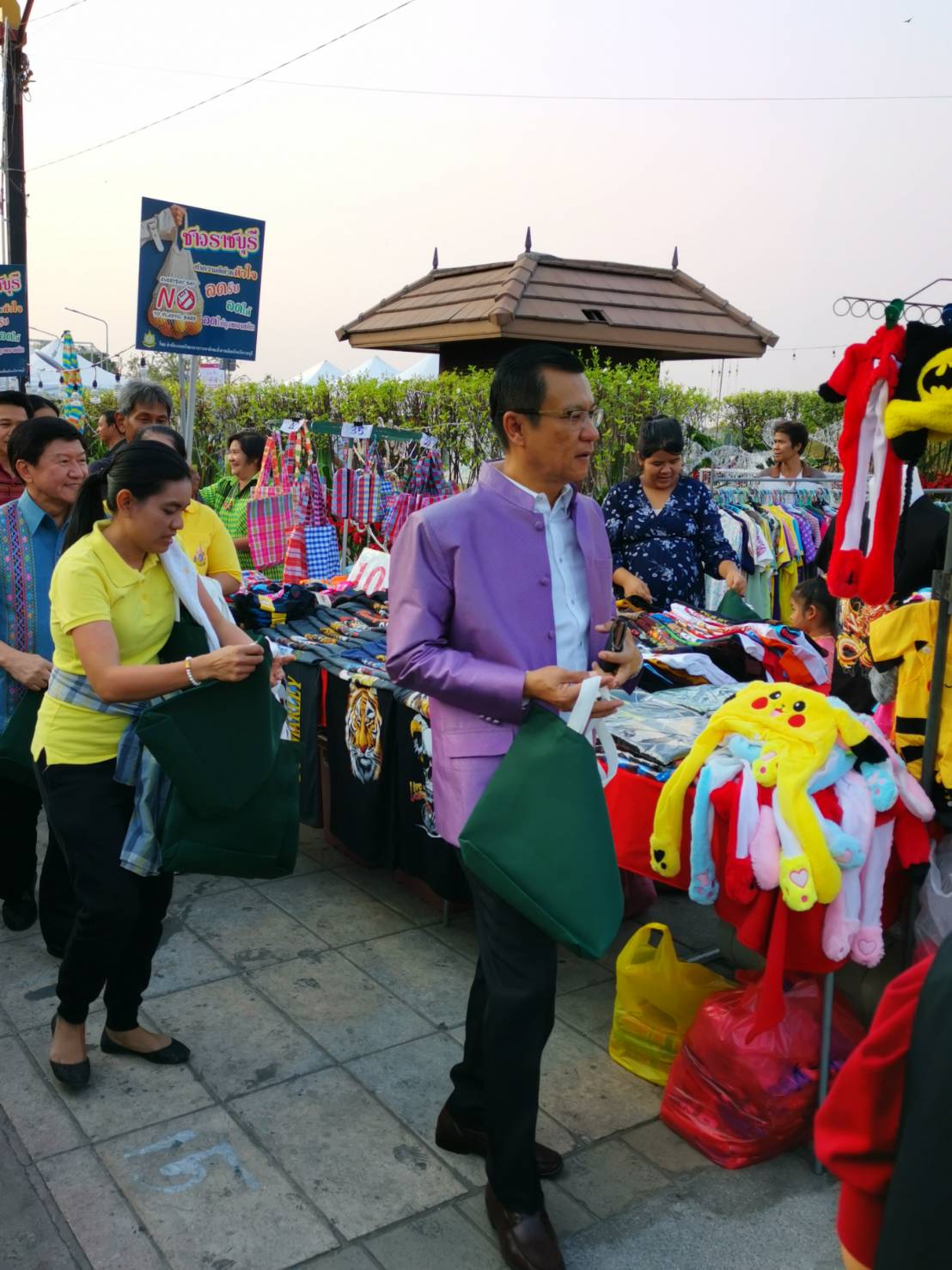 จังหวัดราชบุรี Kick off เปิดงาน “เดิน กิน ชิม เที่ยว ถนนริมเขื่อนรัฐประชาพัฒนาจังหวัดราชบุรี”