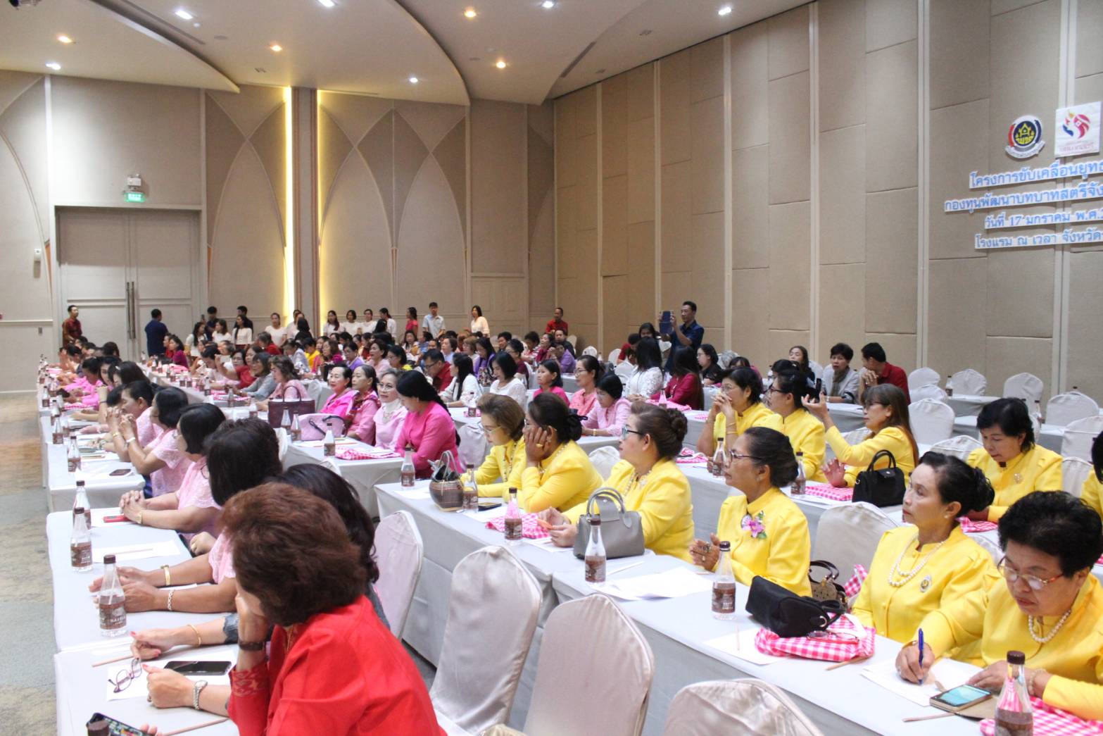 ราชบุรีร่วมใจ รณรงค์สวมใส่ผ้าไทย สืบสาน อนุรักษ์ศิลป์ผ้าถิ่นไทย ดำรงไว้ในแผ่นดิน