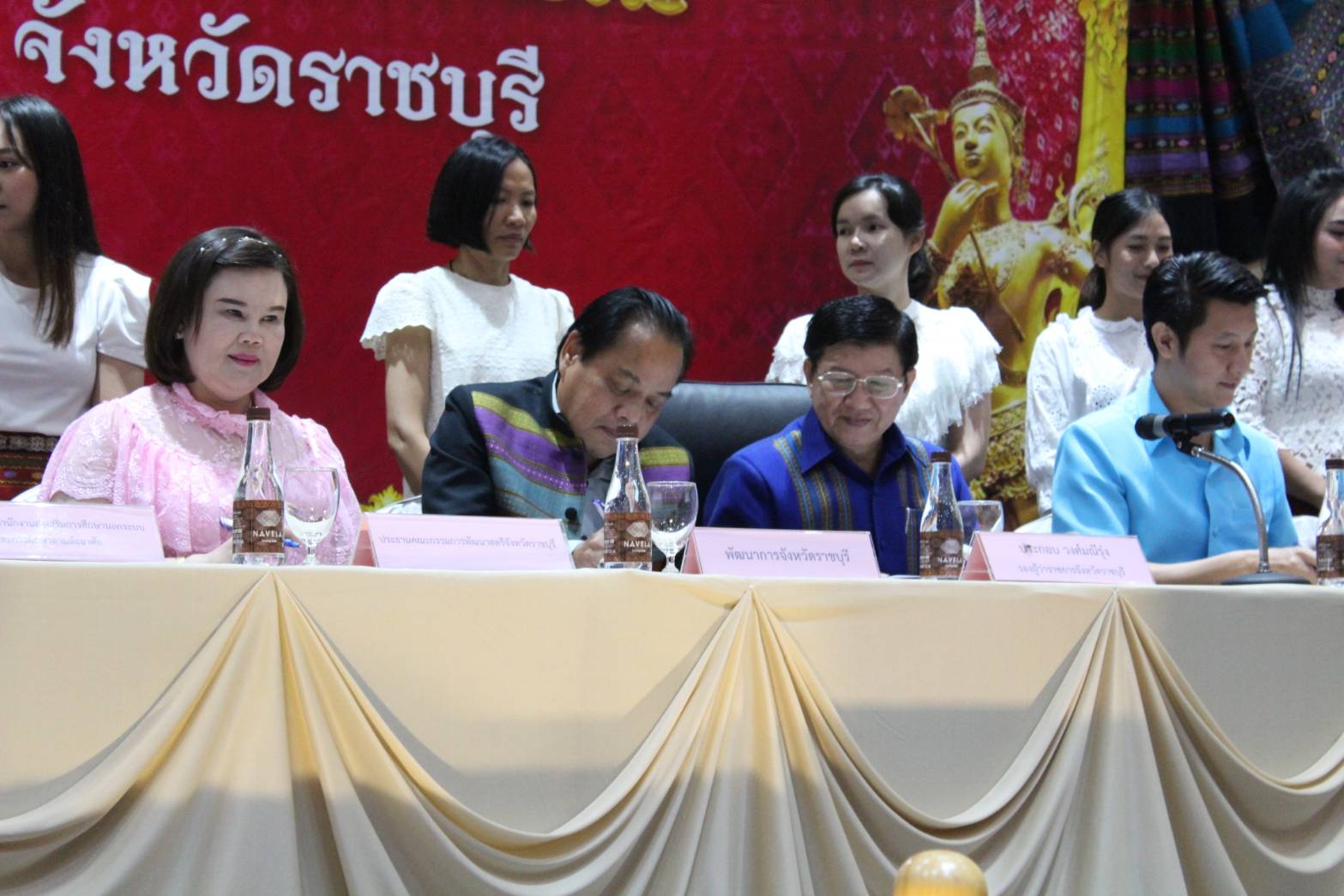 ราชบุรีร่วมใจ รณรงค์สวมใส่ผ้าไทย สืบสาน อนุรักษ์ศิลป์ผ้าถิ่นไทย ดำรงไว้ในแผ่นดิน