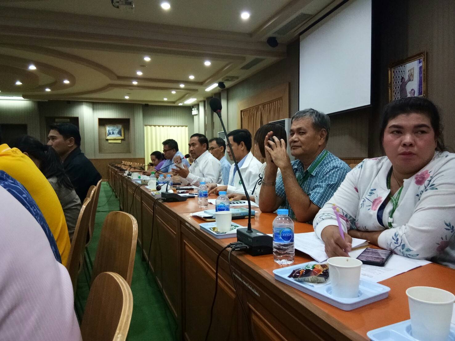 ราชบุรีประชุมให้ความช่วยเหลือผู้มีรายได้น้อย