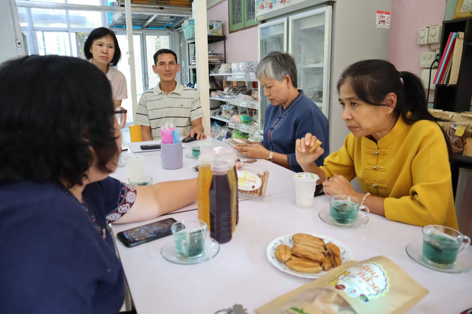 วันพุธที่ 12 กุมภาพันธ์ 2563         นางสาวอาภรณ์ เพชรรัตน์   ผอ.กลุ่มงานส่งเสริม ผู้ประกอบการและวิสาหกิจชุมชน และคณะ รวม 4 คน ร่วมกันติดตาม/สนับสนุนการดำเนินงานตามโครงการ นักการตลาดรุ่นใหม่ จังหวัดราชบุรี