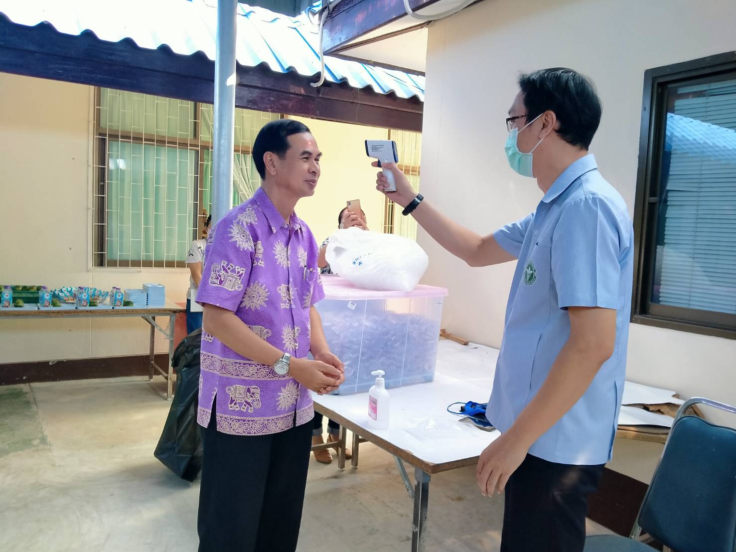 พช.ราชบุรี ร่วมกับกองทุนพัฒนาบทบาทสตรี ดำเนินโครงการพลังสตรีอาสาร่วมป้องกันโรคติดเชื้อไวรัสโคโรน่า 2019 (COVID-19)