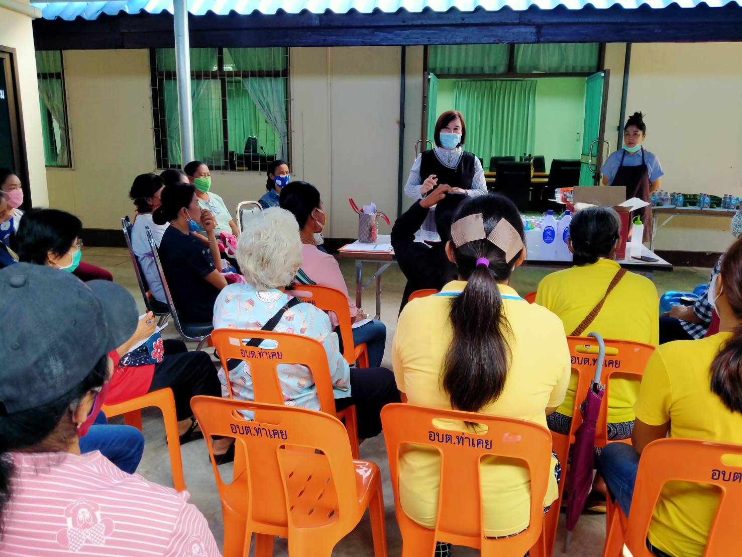 พช.ราชบุรี ร่วมกับกองทุนพัฒนาบทบาทสตรี ดำเนินโครงการพลังสตรีอาสาร่วมป้องกันโรคติดเชื้อไวรัสโคโรน่า 2019 (COVID-19)