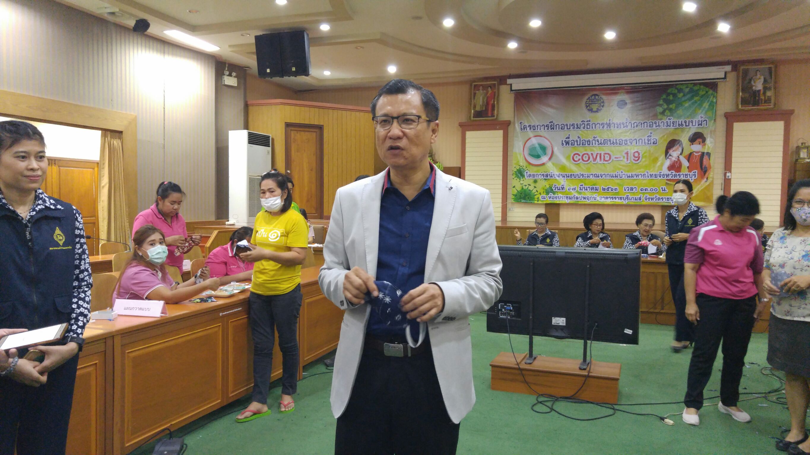 สำนักงานพัฒนาชุมชนจังหวัดราชบุรี เข้าร่วมโครงการฝึกอบรมการทำหน้ากากอนามัย แบบผ้าเพื่อป้องกันตนเองจากเชื้อ COVID-19