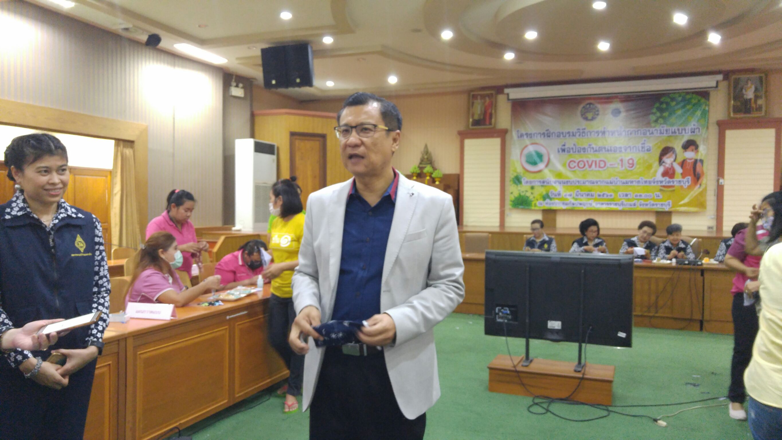 สำนักงานพัฒนาชุมชนจังหวัดราชบุรี เข้าร่วมโครงการฝึกอบรมการทำหน้ากากอนามัย แบบผ้าเพื่อป้องกันตนเองจากเชื้อ COVID-19