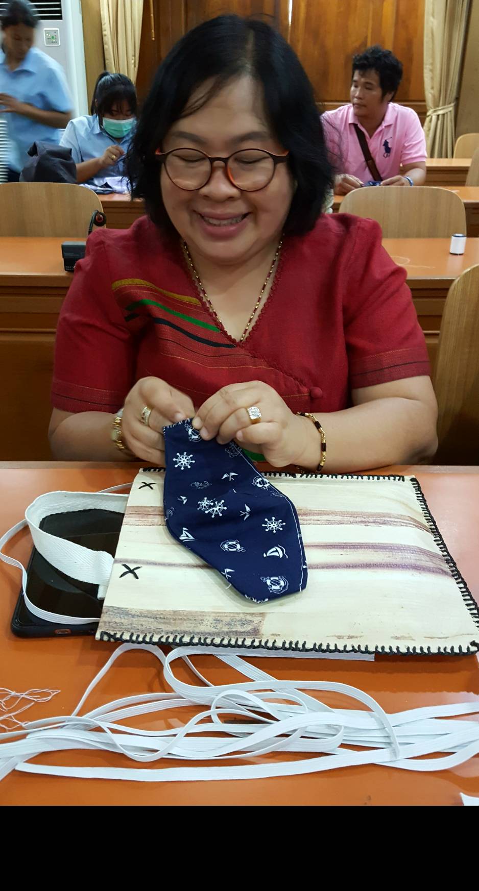 สำนักงานพัฒนาชุมชนจังหวัดราชบุรี เข้าร่วมโครงการฝึกอบรมการทำหน้ากากอนามัย แบบผ้าเพื่อป้องกันตนเองจากเชื้อ COVID-19