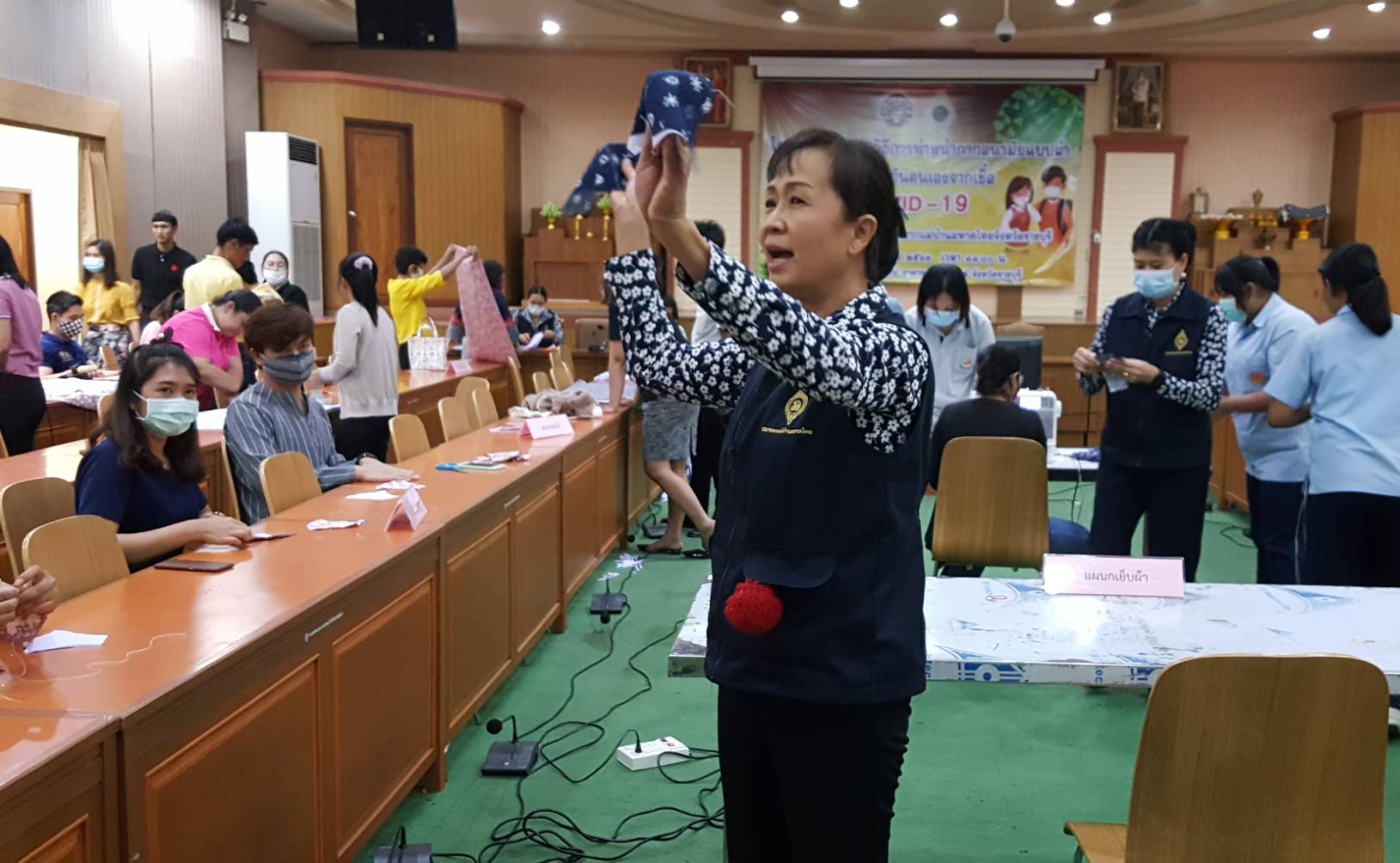 สำนักงานพัฒนาชุมชนจังหวัดราชบุรี เข้าร่วมโครงการฝึกอบรมการทำหน้ากากอนามัย แบบผ้าเพื่อป้องกันตนเองจากเชื้อ COVID-19