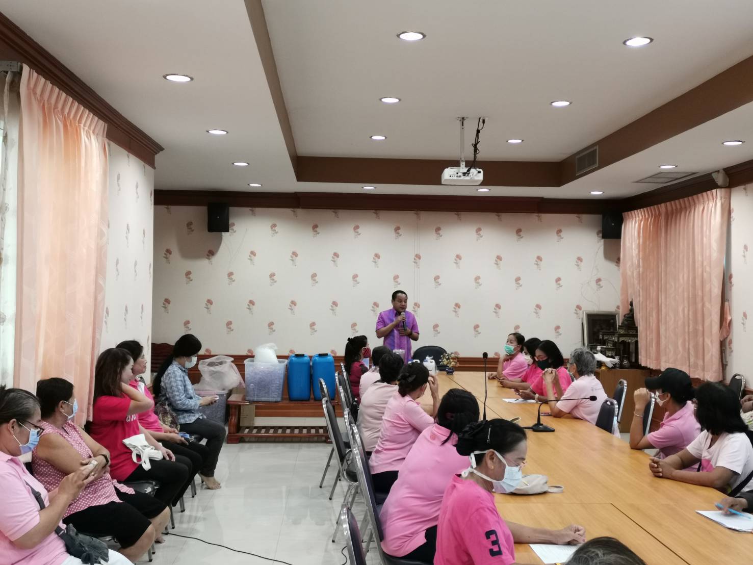 พช.ราชบุรี ร่วมกับกองทุนพัฒนาบทบาทสตรี ดำเนินโครงการพลังสตรีอาสาร่วมป้องกันโรคติดเชื้อไวรัสโคโรน่า 2019 (COVID-19)