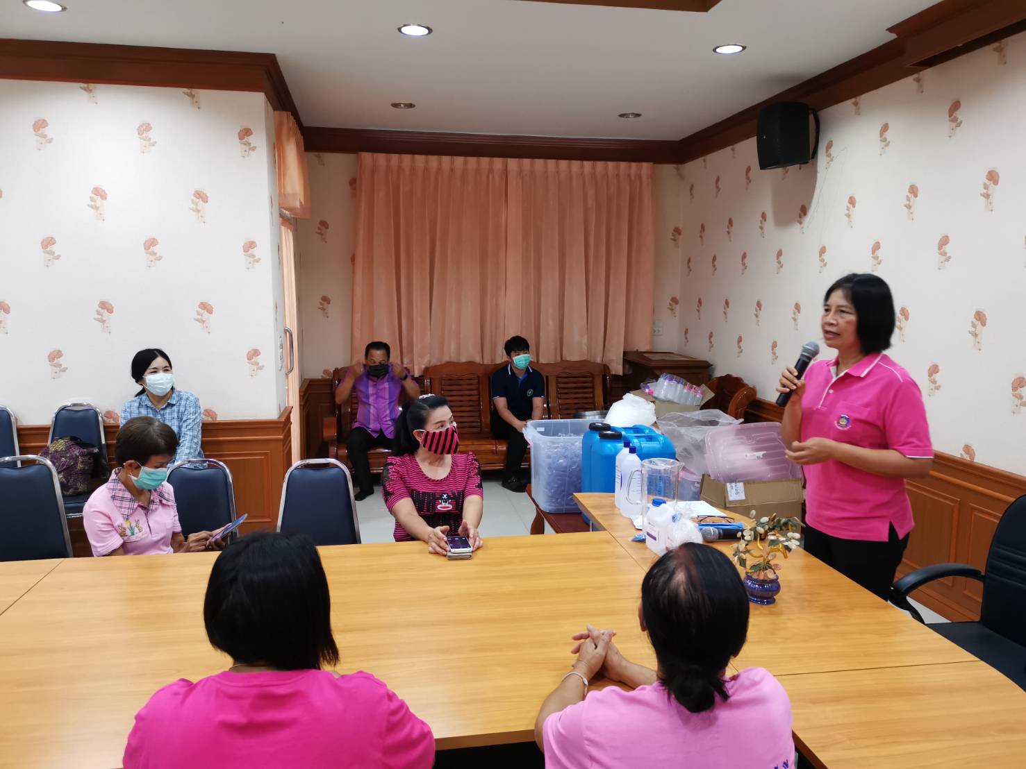 พช.ราชบุรี ร่วมกับกองทุนพัฒนาบทบาทสตรี ดำเนินโครงการพลังสตรีอาสาร่วมป้องกันโรคติดเชื้อไวรัสโคโรน่า 2019 (COVID-19)