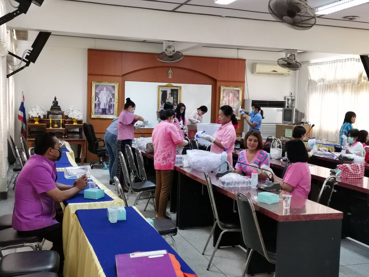 พช.ราชบุรี ร่วมกับกองทุนพัฒนาบทบาทสตรี ดำเนินโครงการพลังสตรีอาสาร่วมป้องกันโรคติดเชื้อไวรัสโคโรน่า 2019 (COVID-19)