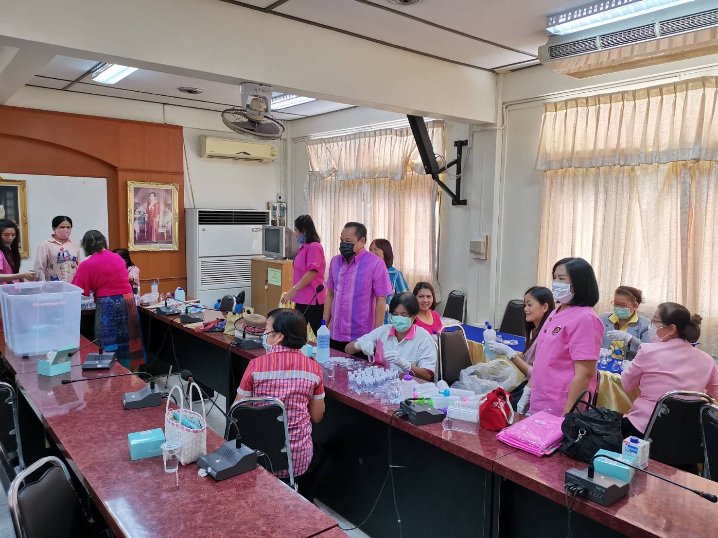 พช.ราชบุรี ร่วมกับกองทุนพัฒนาบทบาทสตรี ดำเนินโครงการพลังสตรีอาสาร่วมป้องกันโรคติดเชื้อไวรัสโคโรน่า 2019 (COVID-19)