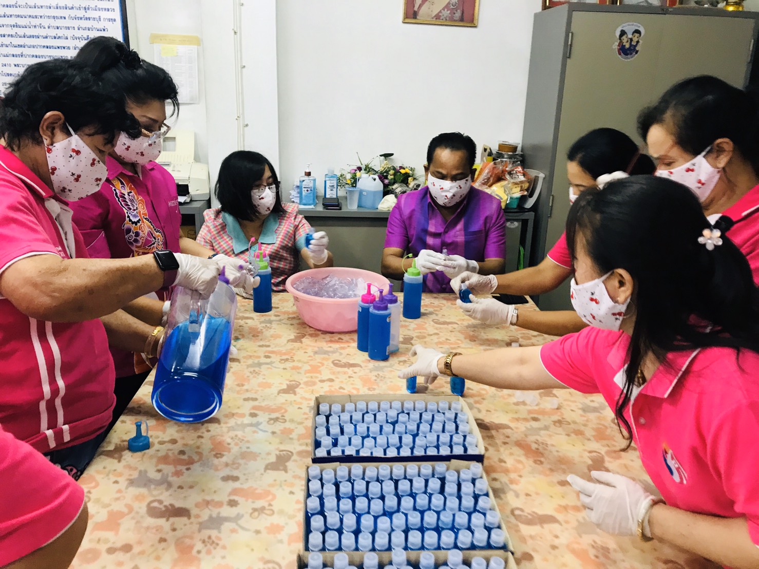 พช.ราชบุรี ร่วมกับกองทุนพัฒนาบทบาทสตรี ดำเนินโครงการพลังสตรีอาสาร่วมป้องกันโรคติดเชื้อไวรัสโคโรน่า 2019 (COVID-19)