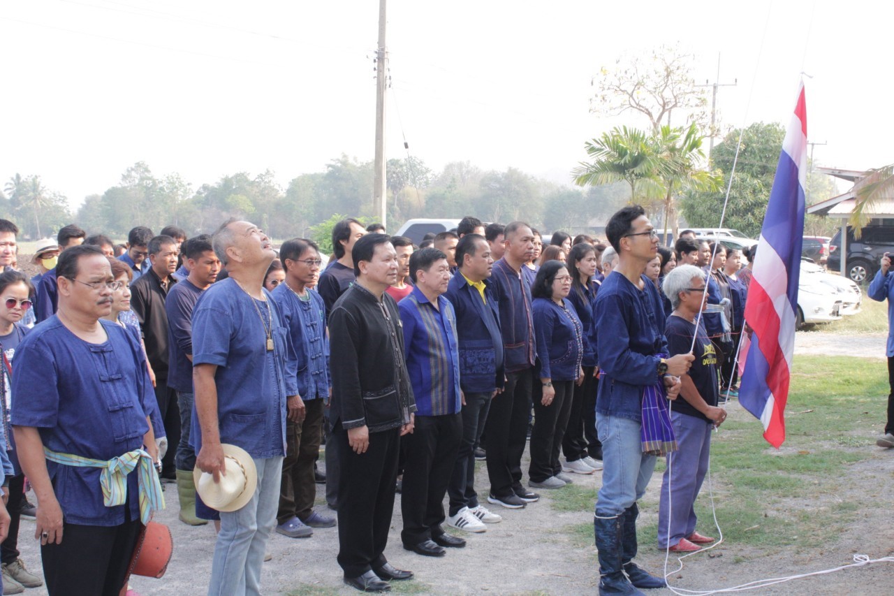 ??@จังหวัดราชบุรี>>>พช.ราชบุรี รวมพลังเอามื้อสามัคคี สร้างวิถีโคก หนอง นา โมเดล ภายใต้แนวคิด “หิ้วปิ่นโตไปเอามื้อ ถือจอบเสียมไปพลิกฟื้นแผ่นดิน”