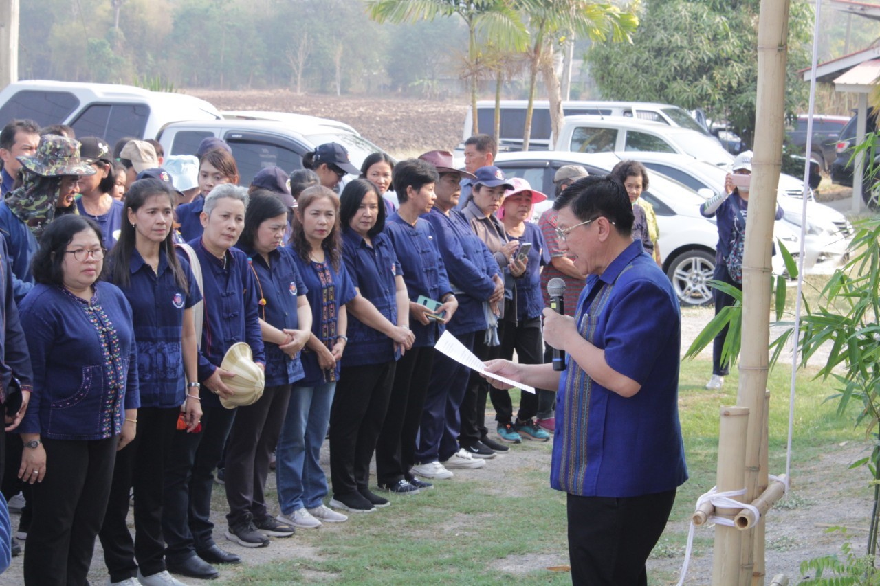 ??@จังหวัดราชบุรี>>>พช.ราชบุรี รวมพลังเอามื้อสามัคคี สร้างวิถีโคก หนอง นา โมเดล ภายใต้แนวคิด “หิ้วปิ่นโตไปเอามื้อ ถือจอบเสียมไปพลิกฟื้นแผ่นดิน”