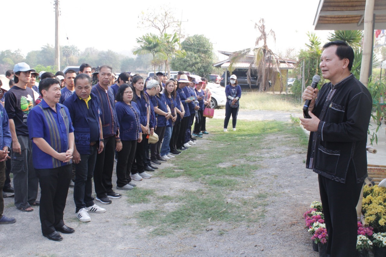 ??@จังหวัดราชบุรี>>>พช.ราชบุรี รวมพลังเอามื้อสามัคคี สร้างวิถีโคก หนอง นา โมเดล ภายใต้แนวคิด “หิ้วปิ่นโตไปเอามื้อ ถือจอบเสียมไปพลิกฟื้นแผ่นดิน”