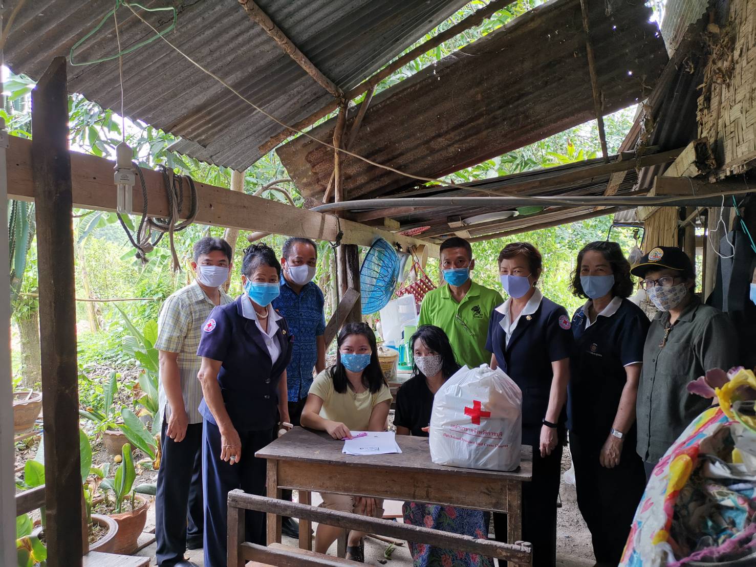 ### กาชาดจังหวัดราชบุรี มอบเงินทุนสำหรับประกอบอาชีพแก่ครัวเรือนยากจน ###