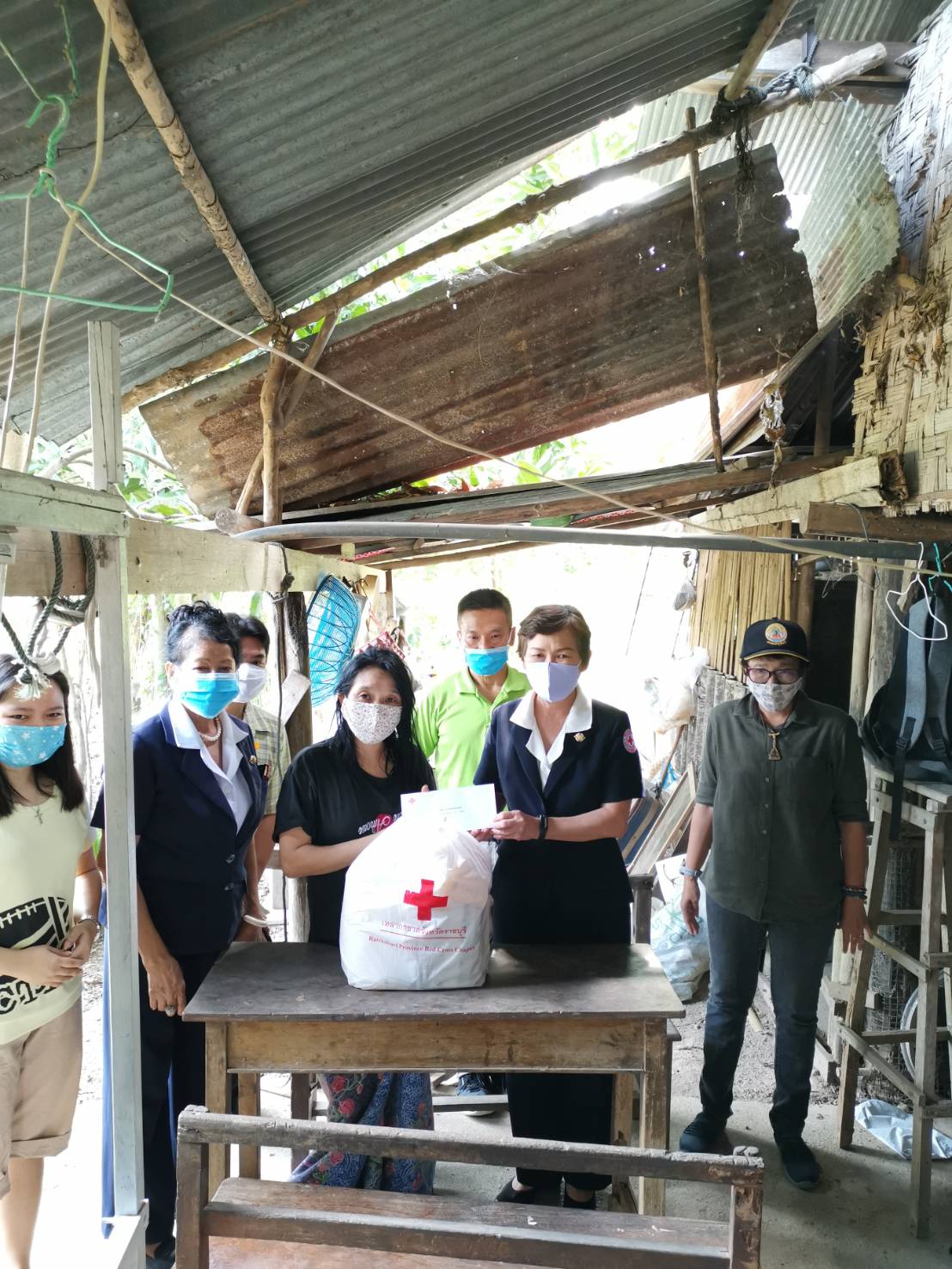 ### กาชาดจังหวัดราชบุรี มอบเงินทุนสำหรับประกอบอาชีพแก่ครัวเรือนยากจน ###