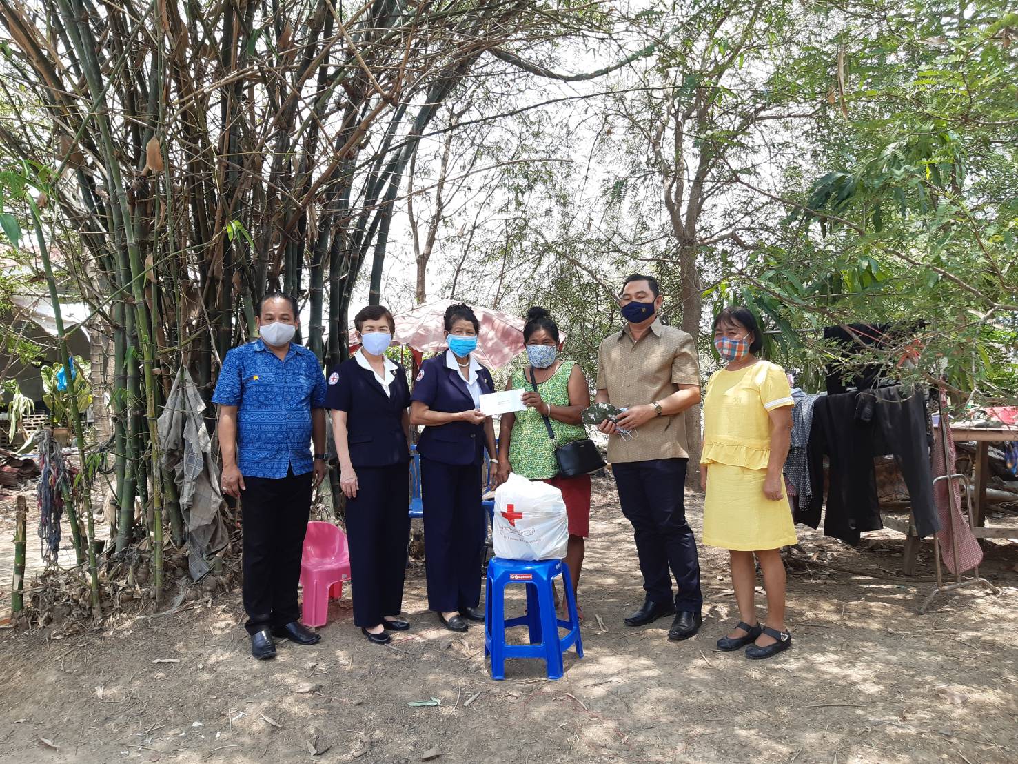 ### กาชาดจังหวัดราชบุรี มอบเงินทุนสำหรับประกอบอาชีพแก่ครัวเรือนยากจน ###