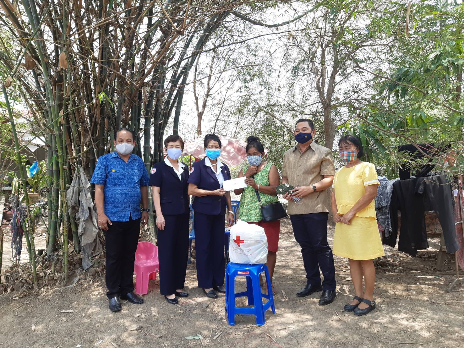 ### กาชาดจังหวัดราชบุรี มอบเงินทุนสำหรับประกอบอาชีพแก่ครัวเรือนยากจน ###