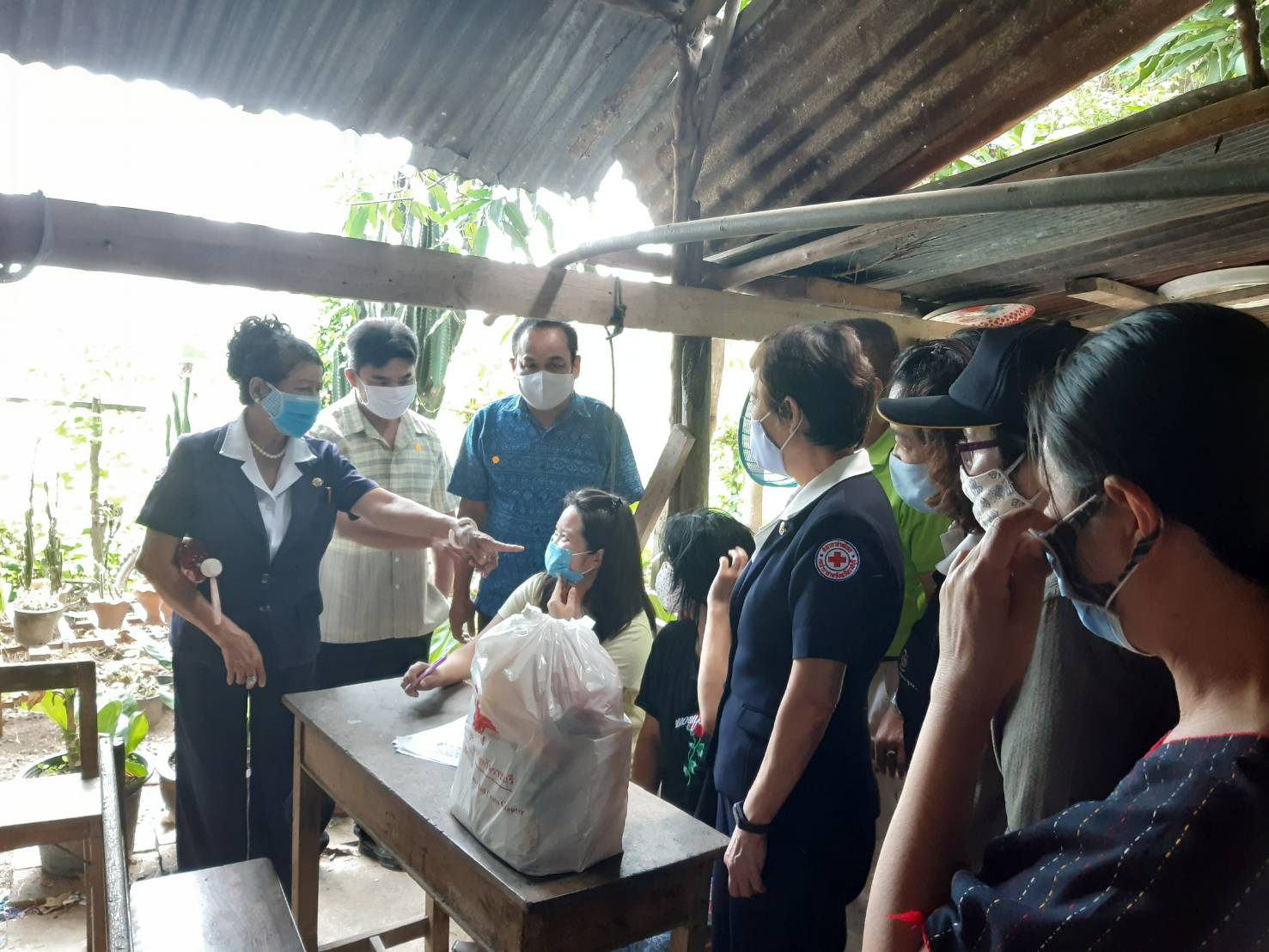 ### กาชาดจังหวัดราชบุรี มอบเงินทุนสำหรับประกอบอาชีพแก่ครัวเรือนยากจน ###