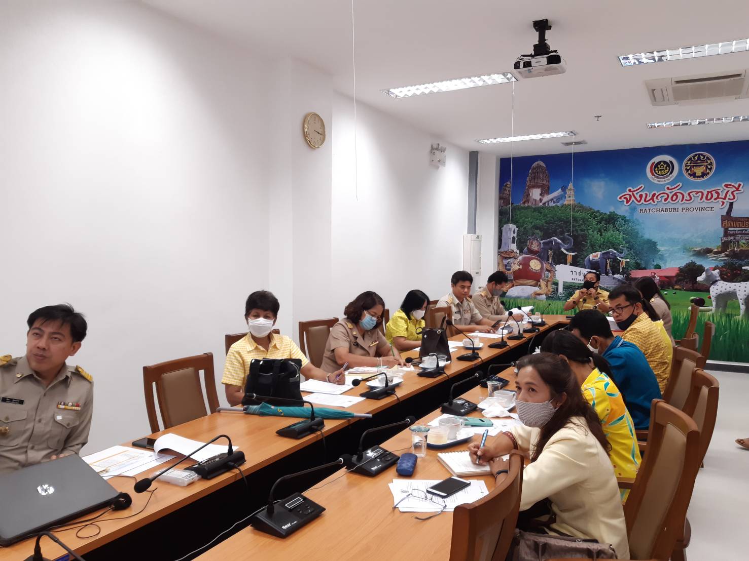 พช.ราชบุรี รับฟังการประชุมผ่านระบบวีดิทัศน์ทางไกล (Video Conference)