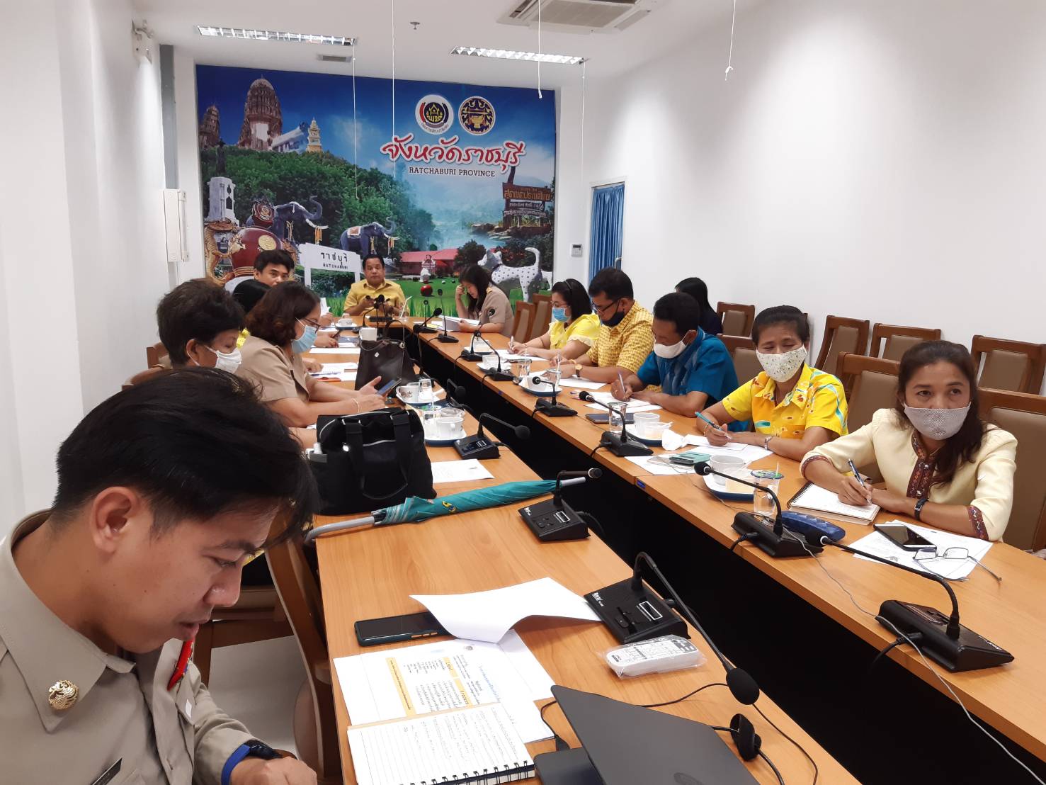 พช.ราชบุรี รับฟังการประชุมผ่านระบบวีดิทัศน์ทางไกล (Video Conference)