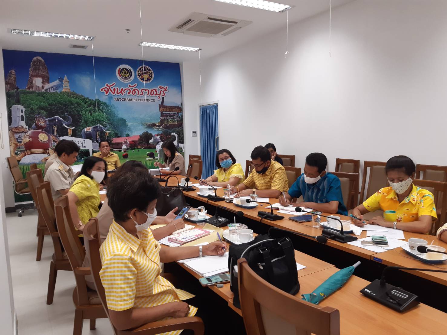 พช.ราชบุรี รับฟังการประชุมผ่านระบบวีดิทัศน์ทางไกล (Video Conference)