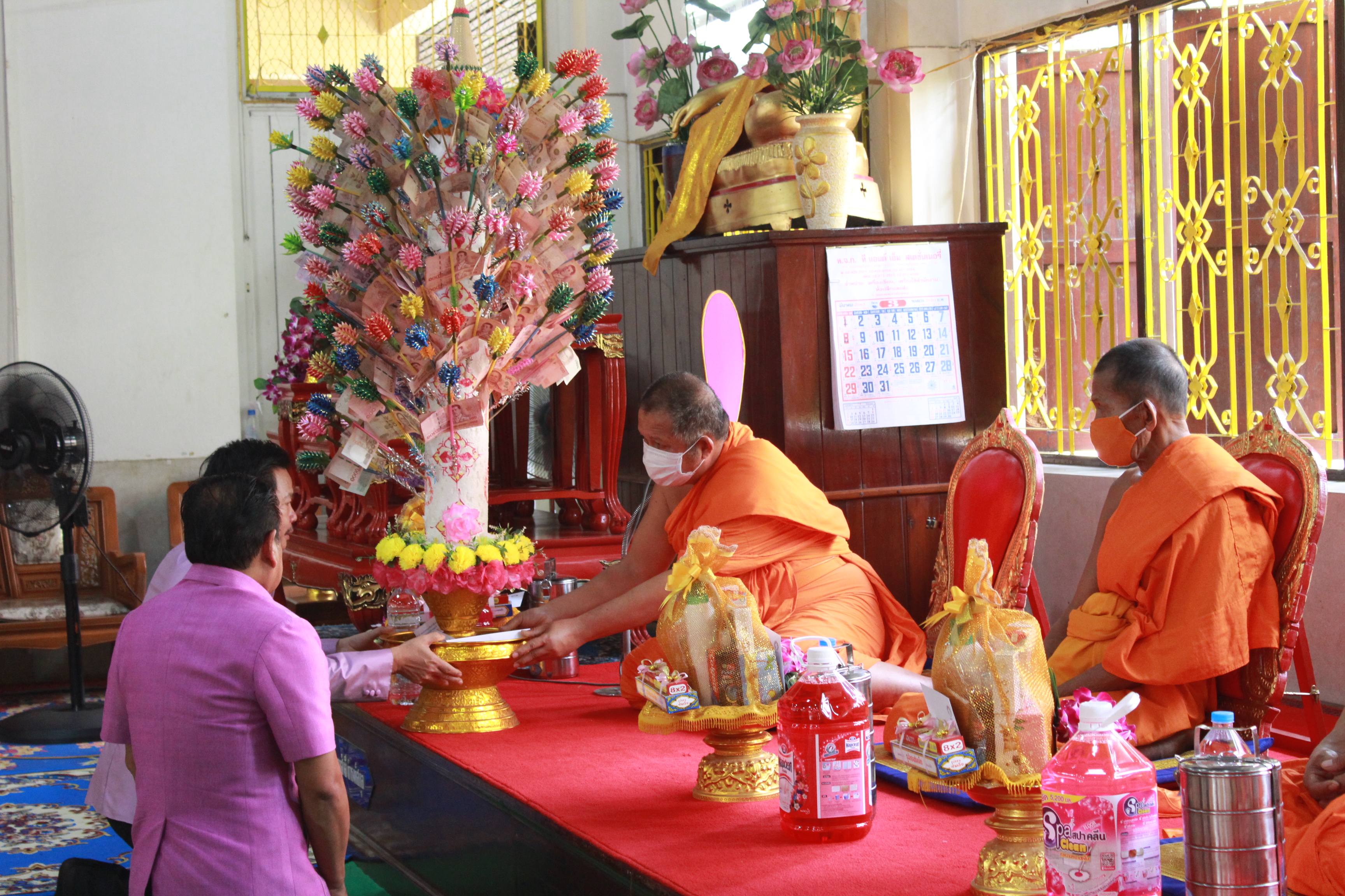 ราชบุรีทอดผ้าป่าสมทบกองทุนพัฒนาเด็กชนบท ปี 2563