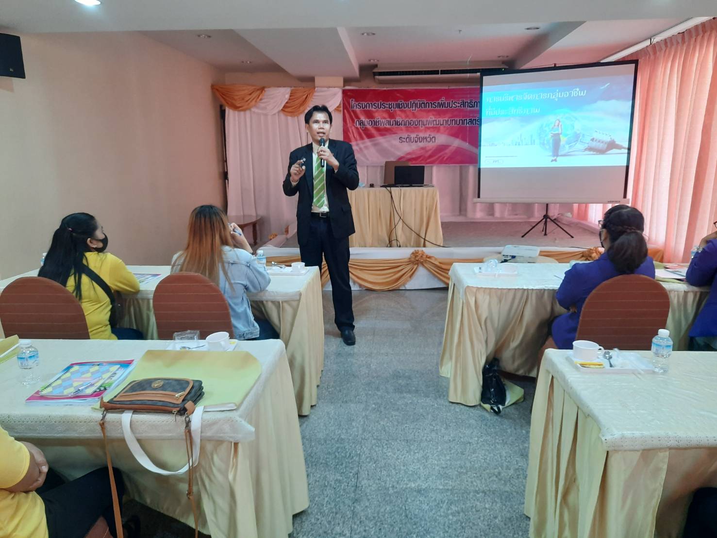 ราชบุรีเพิ่มประสิทธิภาพกลุ่มอาชีพสมาชิกกองทุนพัฒนาบทบาทสตรี รุ่นที่ 2