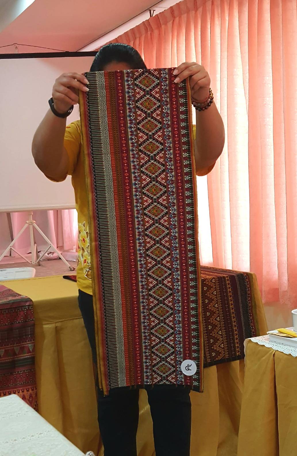 การประกวดผ้าสืบสาน อนุรักษ์ศิลป์ผ้าถิ่นไทย ดำรงไว้ในแผ่นดิน จังหวัดราชบุรี