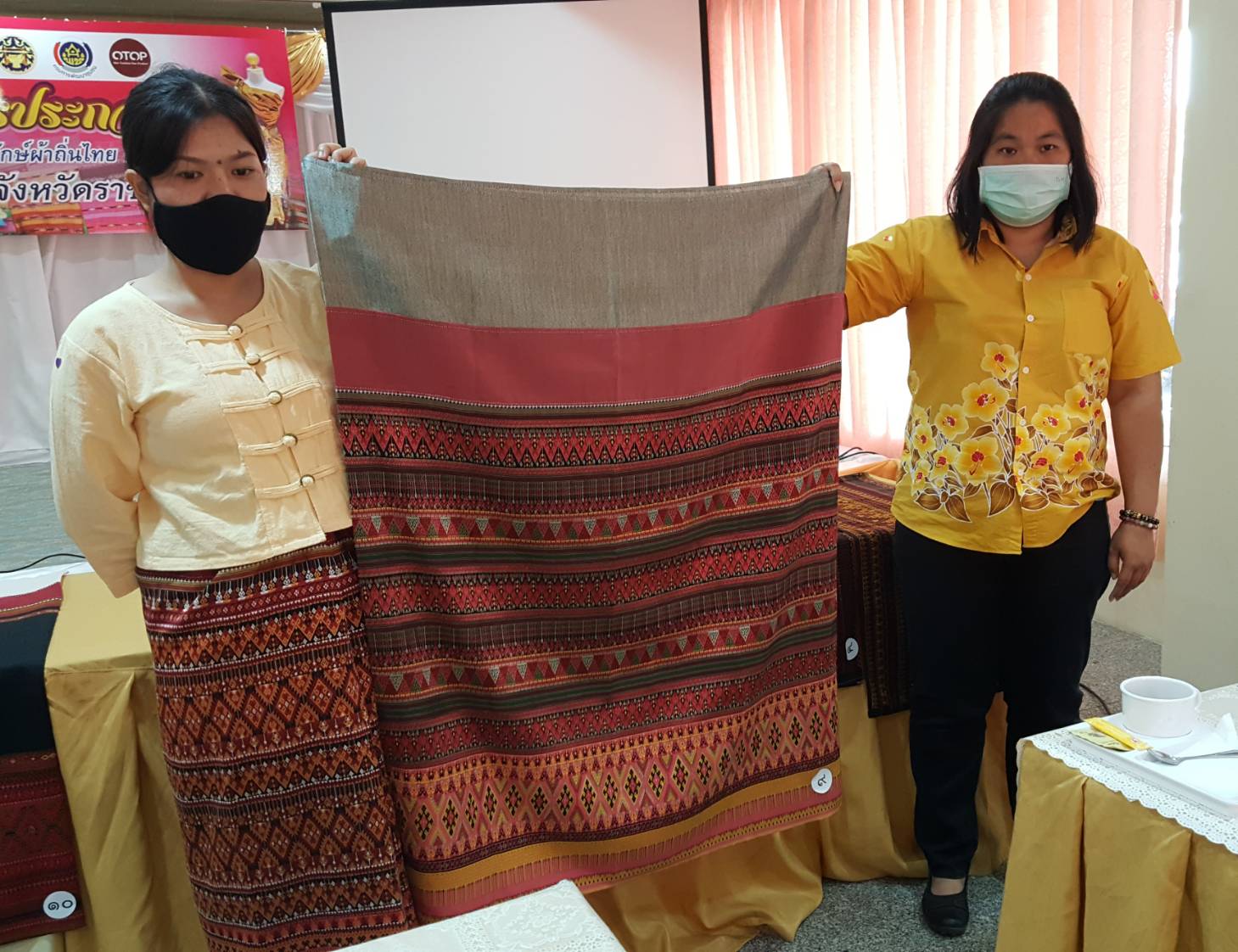 การประกวดผ้าสืบสาน อนุรักษ์ศิลป์ผ้าถิ่นไทย ดำรงไว้ในแผ่นดิน จังหวัดราชบุรี