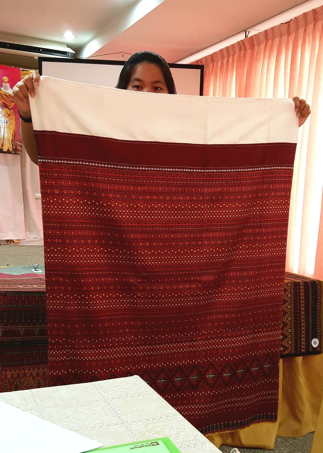 การประกวดผ้าสืบสาน อนุรักษ์ศิลป์ผ้าถิ่นไทย ดำรงไว้ในแผ่นดิน จังหวัดราชบุรี