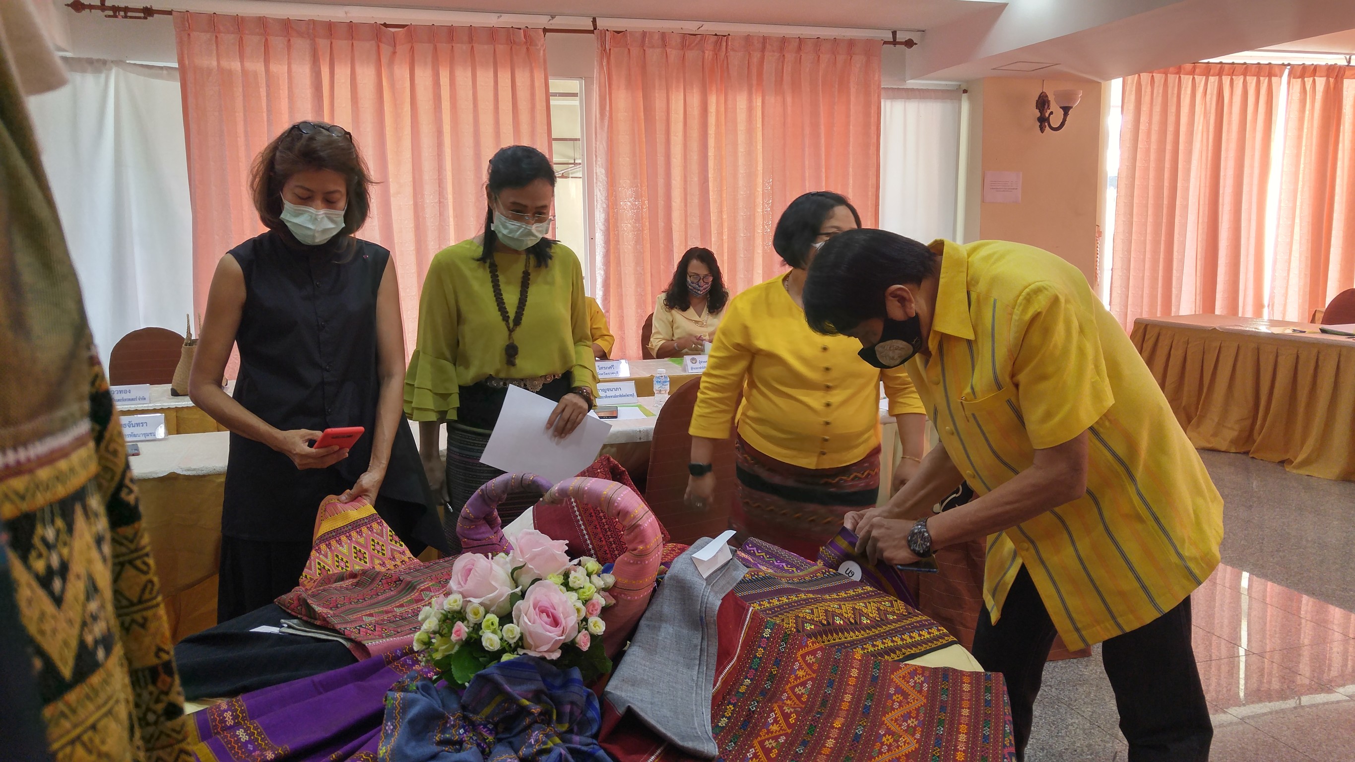 การประกวดผ้าสืบสาน อนุรักษ์ศิลป์ผ้าถิ่นไทย ดำรงไว้ในแผ่นดิน จังหวัดราชบุรี