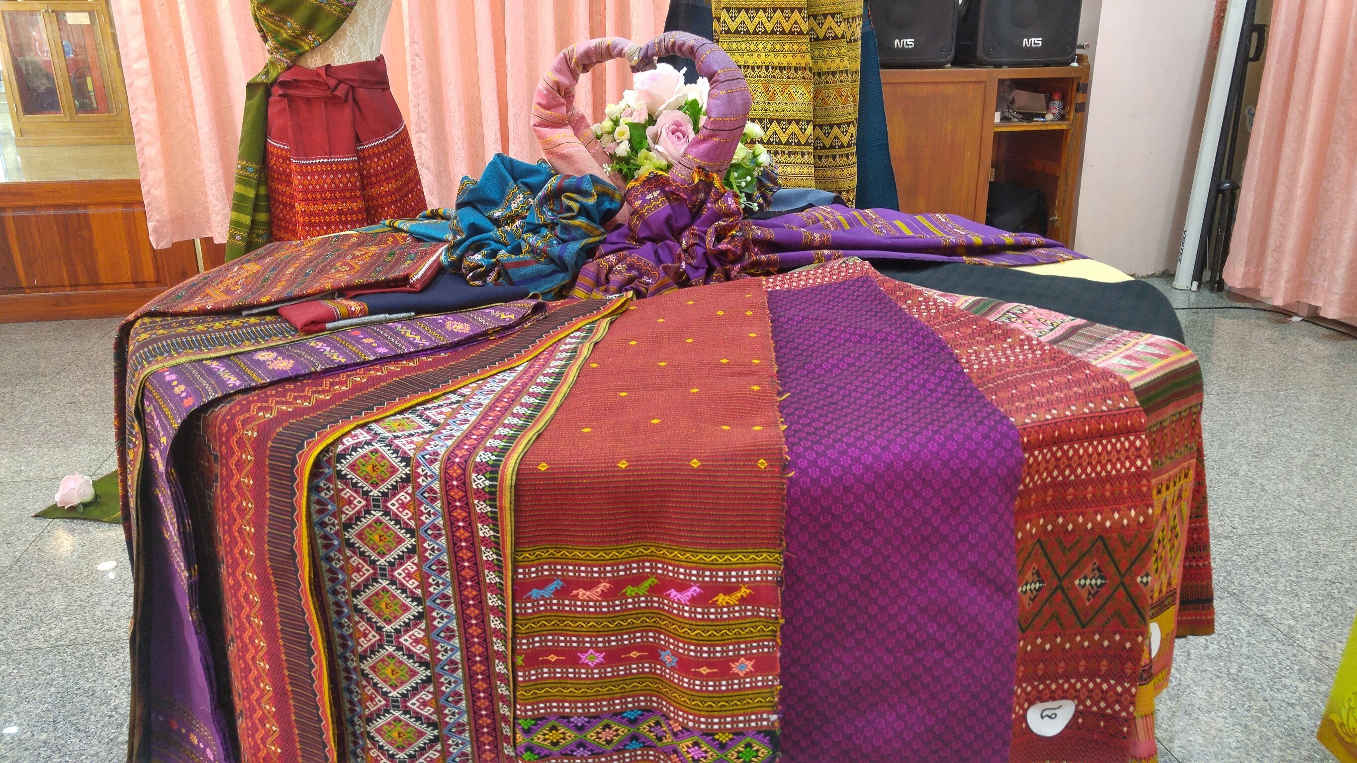 การประกวดผ้าสืบสาน อนุรักษ์ศิลป์ผ้าถิ่นไทย ดำรงไว้ในแผ่นดิน จังหวัดราชบุรี