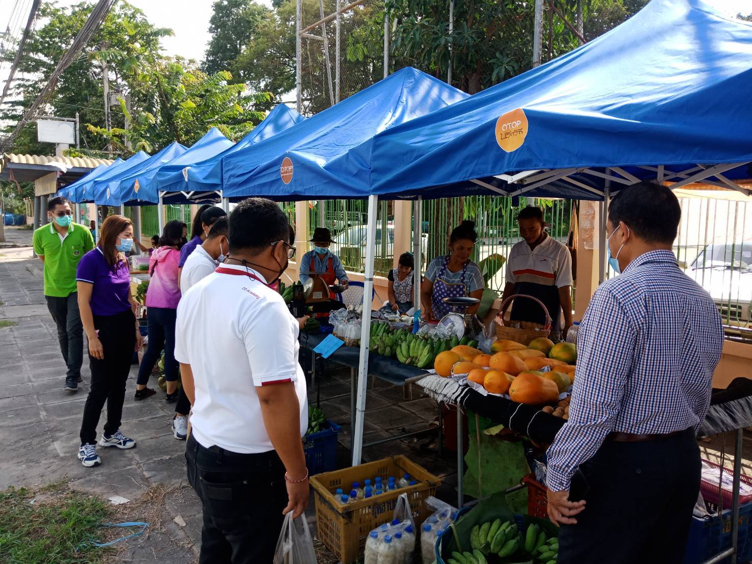 สพจ.ราชบุรี ร่วมกับเครือข่าย OTOP จังหวัดราชบุรี ดำเนินการจัดตลาดตามโครงการ OTOP เคลื่อนที่ (OTOP Mobile)