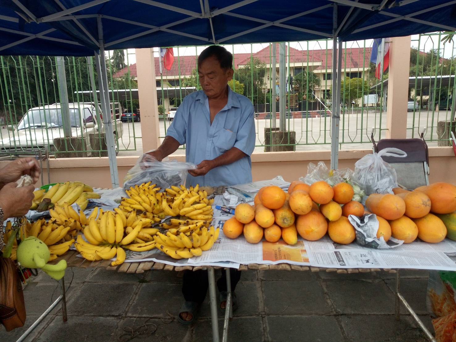 สพจ.ราชบุรี ร่วมกับเครือข่าย OTOP จังหวัดราชบุรี ดำเนินการจัดตลาดตามโครงการ OTOP เคลื่อนที่ (OTOP Mobile)