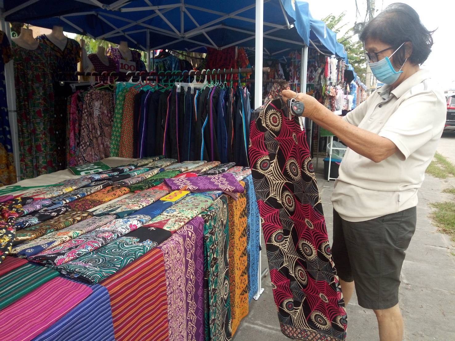 สพจ.ราชบุรี ร่วมกับเครือข่าย OTOP จังหวัดราชบุรี ดำเนินการจัดตลาดตามโครงการ OTOP เคลื่อนที่ (OTOP Mobile)