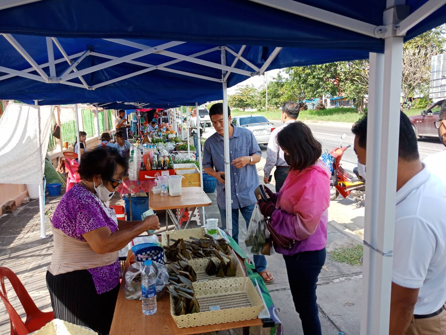 สพจ.ราชบุรี ร่วมกับเครือข่าย OTOP จังหวัดราชบุรี ดำเนินการจัดตลาดตามโครงการ OTOP เคลื่อนที่ (OTOP Mobile)