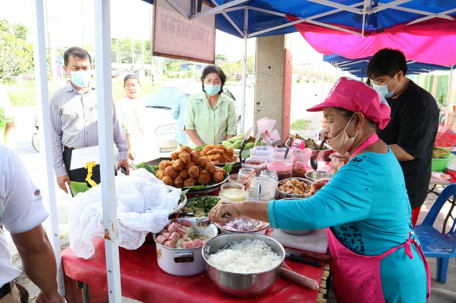 สพจ.ราชบุรี ร่วมกับเครือข่าย OTOP จังหวัดราชบุรี ดำเนินการจัดตลาดตามโครงการ OTOP เคลื่อนที่ (OTOP Mobile)