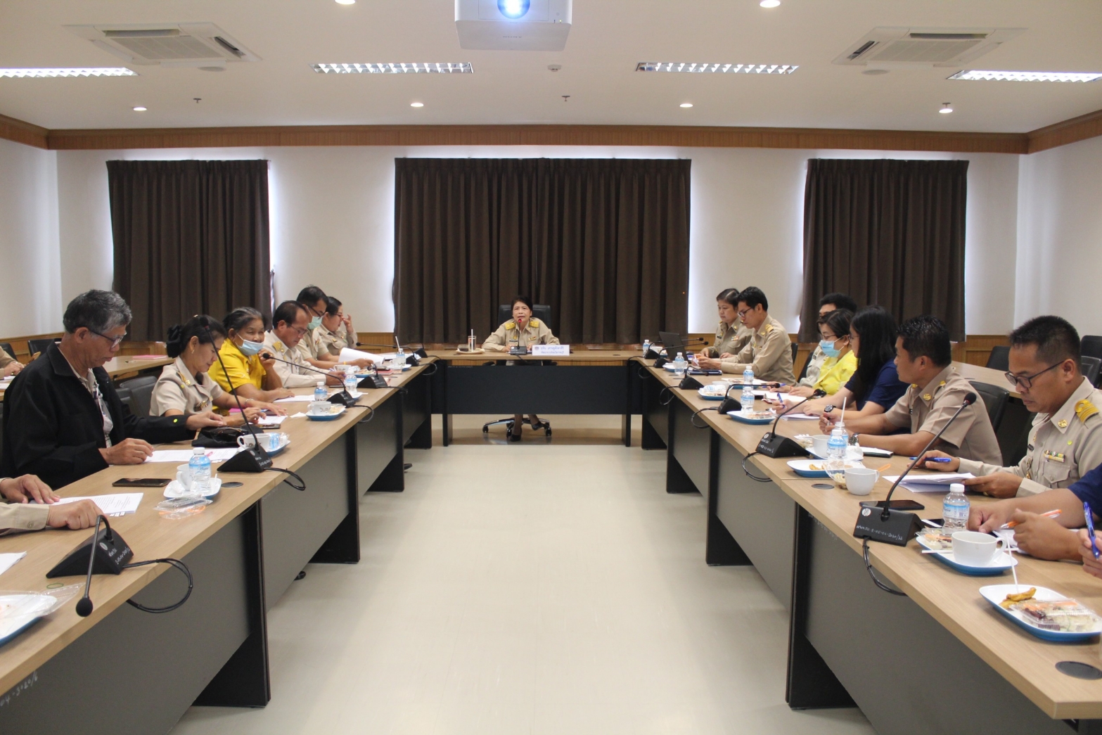 ? พช.ราชบุรี​ ประชุมเตรียมความพร้อม ผู้เกี่ยวข้องและคณะกรรมการสอบสัมภาษณ์ลูกจ้างเหมาบริการ ปฏิบัติภารกิจตามโครงการพัฒนาพื้นที่ต้นแบบการพัฒนาคุณภาพชีวิตตามหลักทฤษฎีใหม่ ประยุกต์สู่ “โคก หนอง นา โมเดล ” (งบเงินกู้เพื่อแก้ไขปัญหา เยี่ยวยา และฟื้นฟูเศรษฐกิจและสังคม ที่ได้รับผลกระทบจากการระบาดของโรคติดเชื้อไวรัสโคโรนา 2019 ระยะที่ 1)