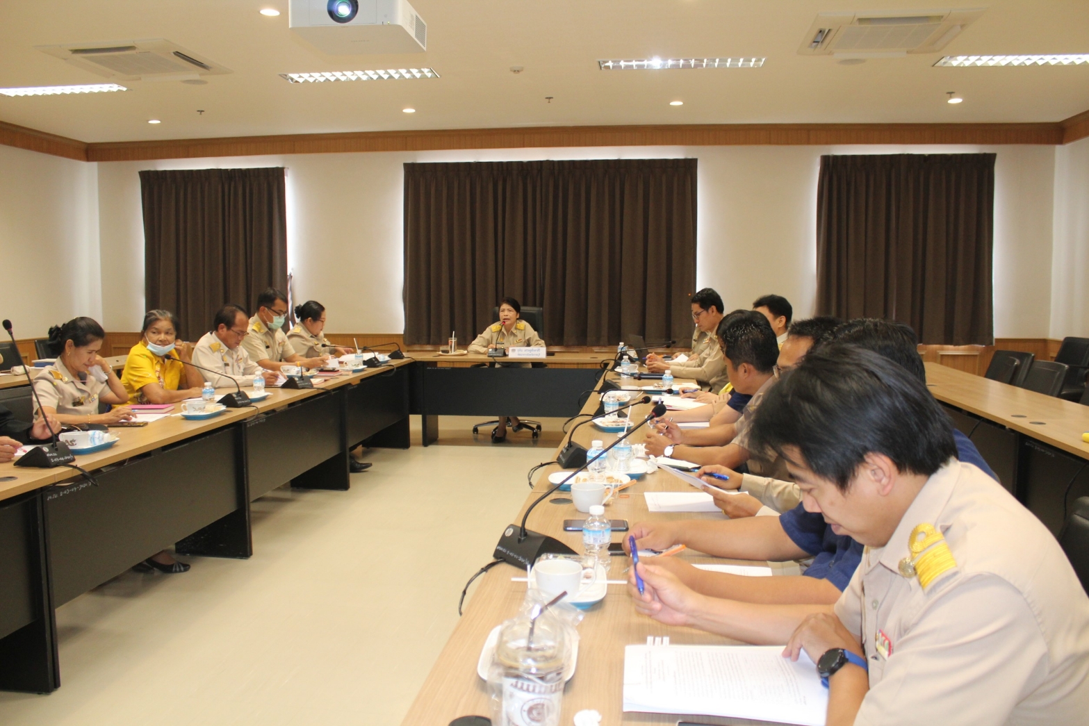 ? พช.ราชบุรี​ ประชุมเตรียมความพร้อม ผู้เกี่ยวข้องและคณะกรรมการสอบสัมภาษณ์ลูกจ้างเหมาบริการ ปฏิบัติภารกิจตามโครงการพัฒนาพื้นที่ต้นแบบการพัฒนาคุณภาพชีวิตตามหลักทฤษฎีใหม่ ประยุกต์สู่ “โคก หนอง นา โมเดล ” (งบเงินกู้เพื่อแก้ไขปัญหา เยี่ยวยา และฟื้นฟูเศรษฐกิจและสังคม ที่ได้รับผลกระทบจากการระบาดของโรคติดเชื้อไวรัสโคโรนา 2019 ระยะที่ 1)