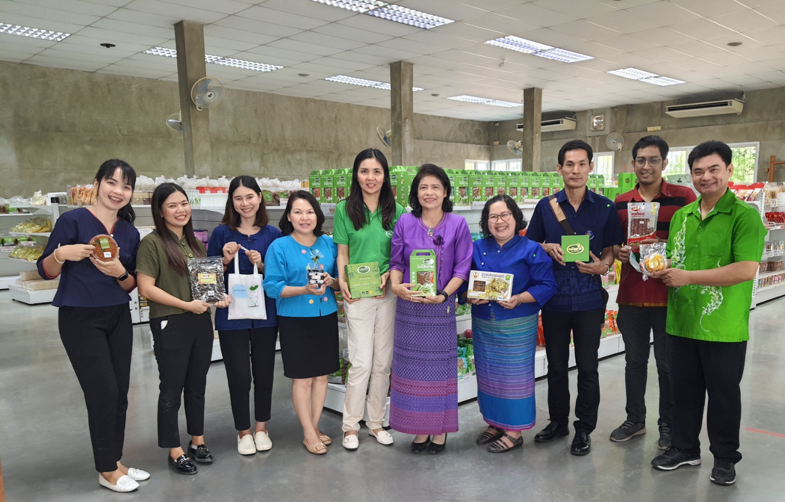 พจ.ราชบุรี​ พร้อมทีมงาน ลงพื้นที่เยี่ยมชมให้กำลังใจ บริษัท ราชบุรี โอทอป อินเตอร์เทรดเดอร์ จำกัด