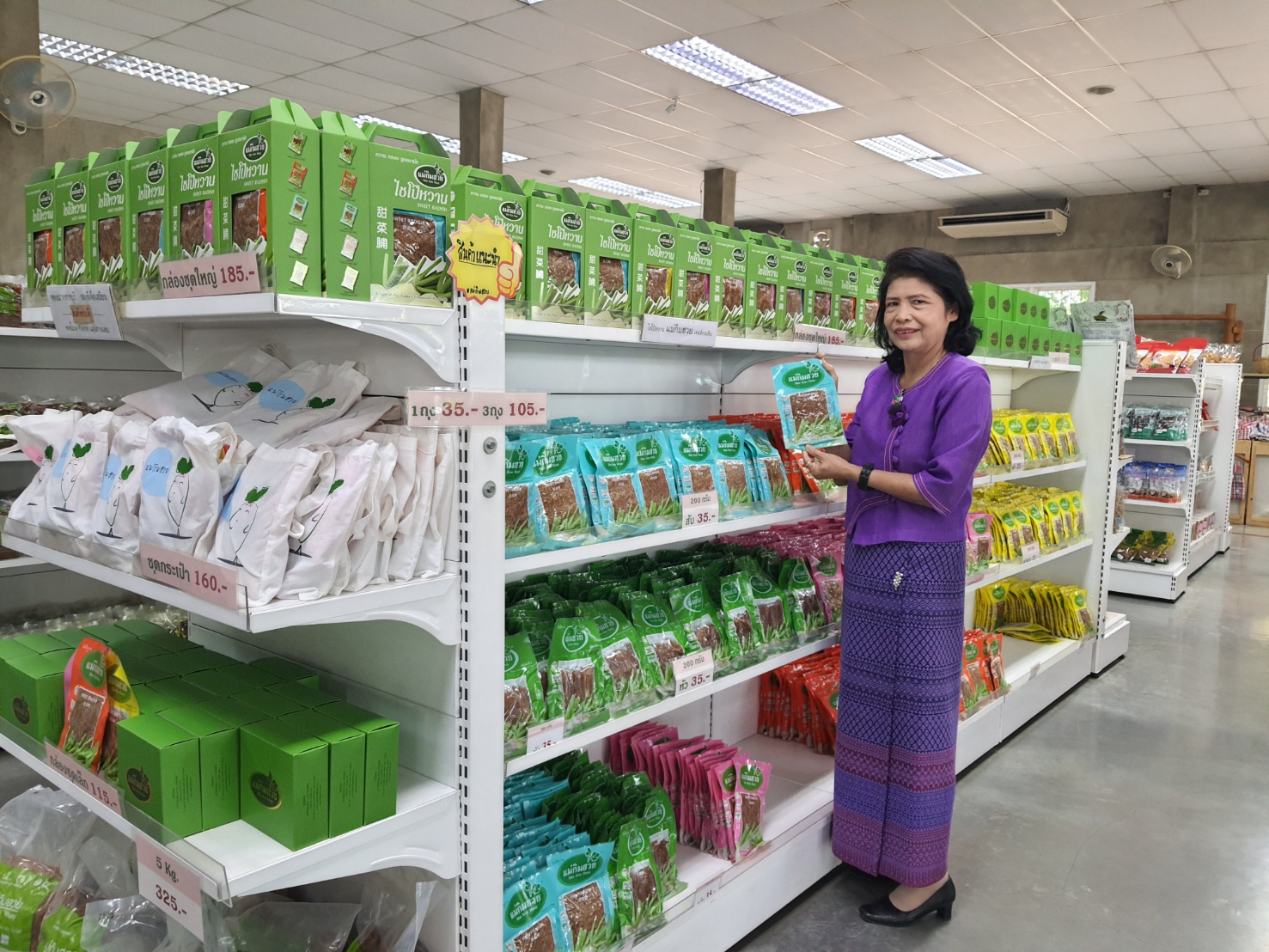 พจ.ราชบุรี​ พร้อมทีมงาน ลงพื้นที่เยี่ยมชมให้กำลังใจ บริษัท ราชบุรี โอทอป อินเตอร์เทรดเดอร์ จำกัด